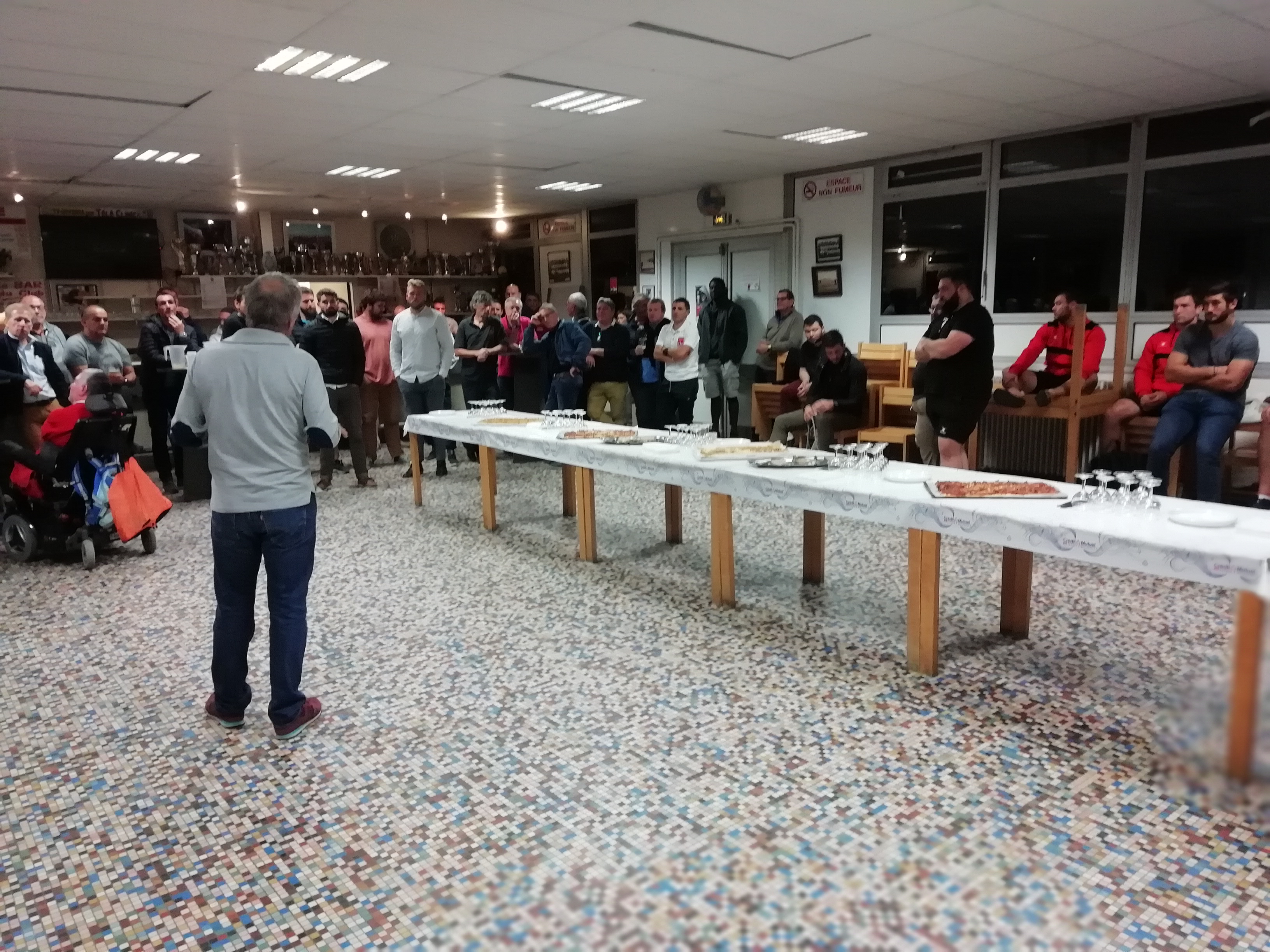 Pot aux seniors et leur staff